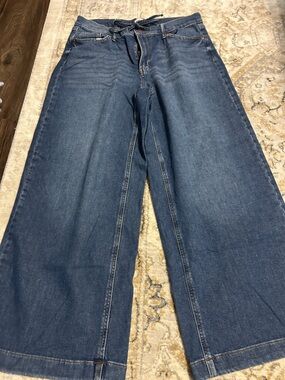 Mid-Blue Relaxed Jeans